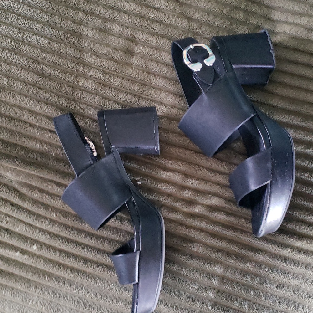 Aerosoles Black Strappy Sandals with Block Heel (see note in description)